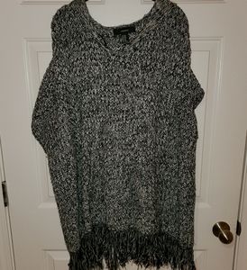 Forever 21 Black and White Knit Sweater Poncho M/L